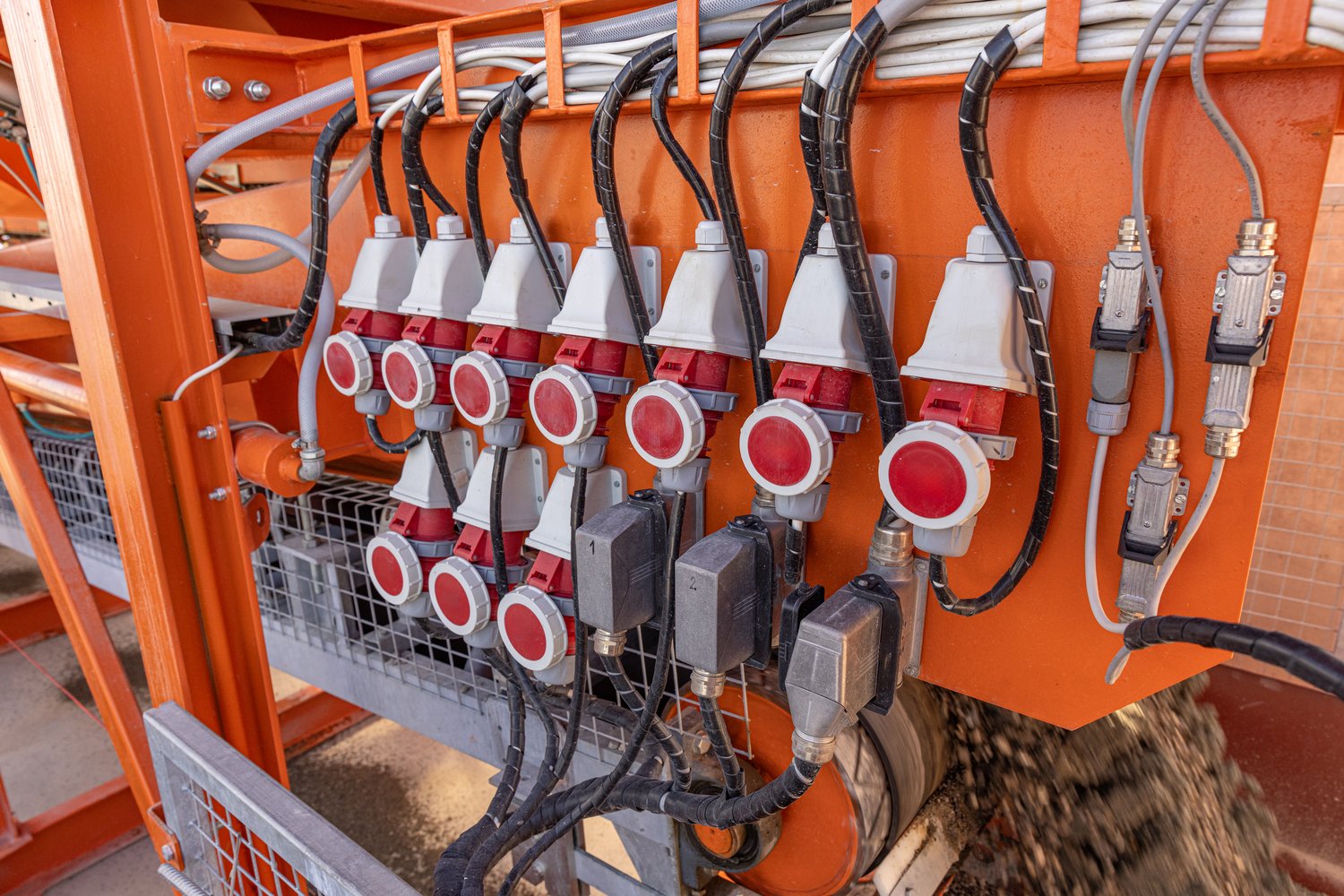 Instalacje elektryczne w strefach zagrożonych wybuchem – Wymogi i standardy