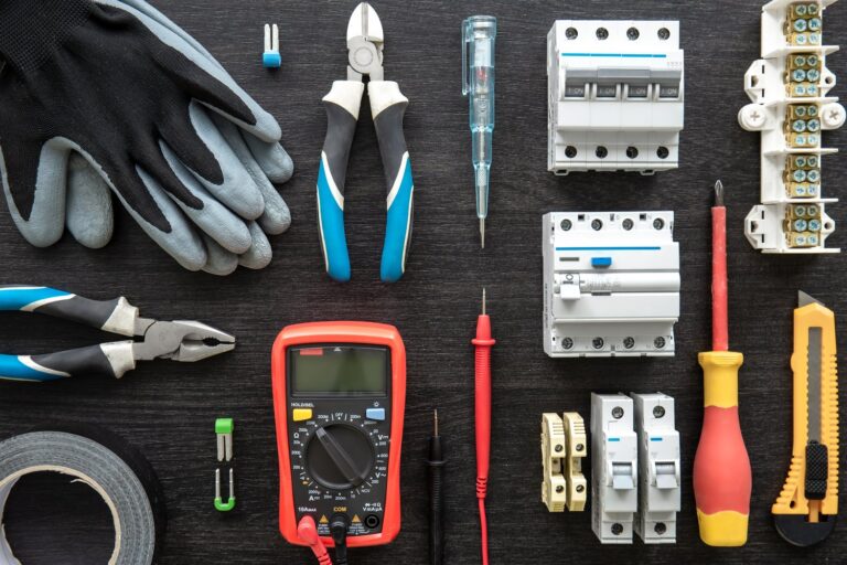 Praktyczny przewodnik po instalacjach elektrycznych dla domowych majsterkowiczów