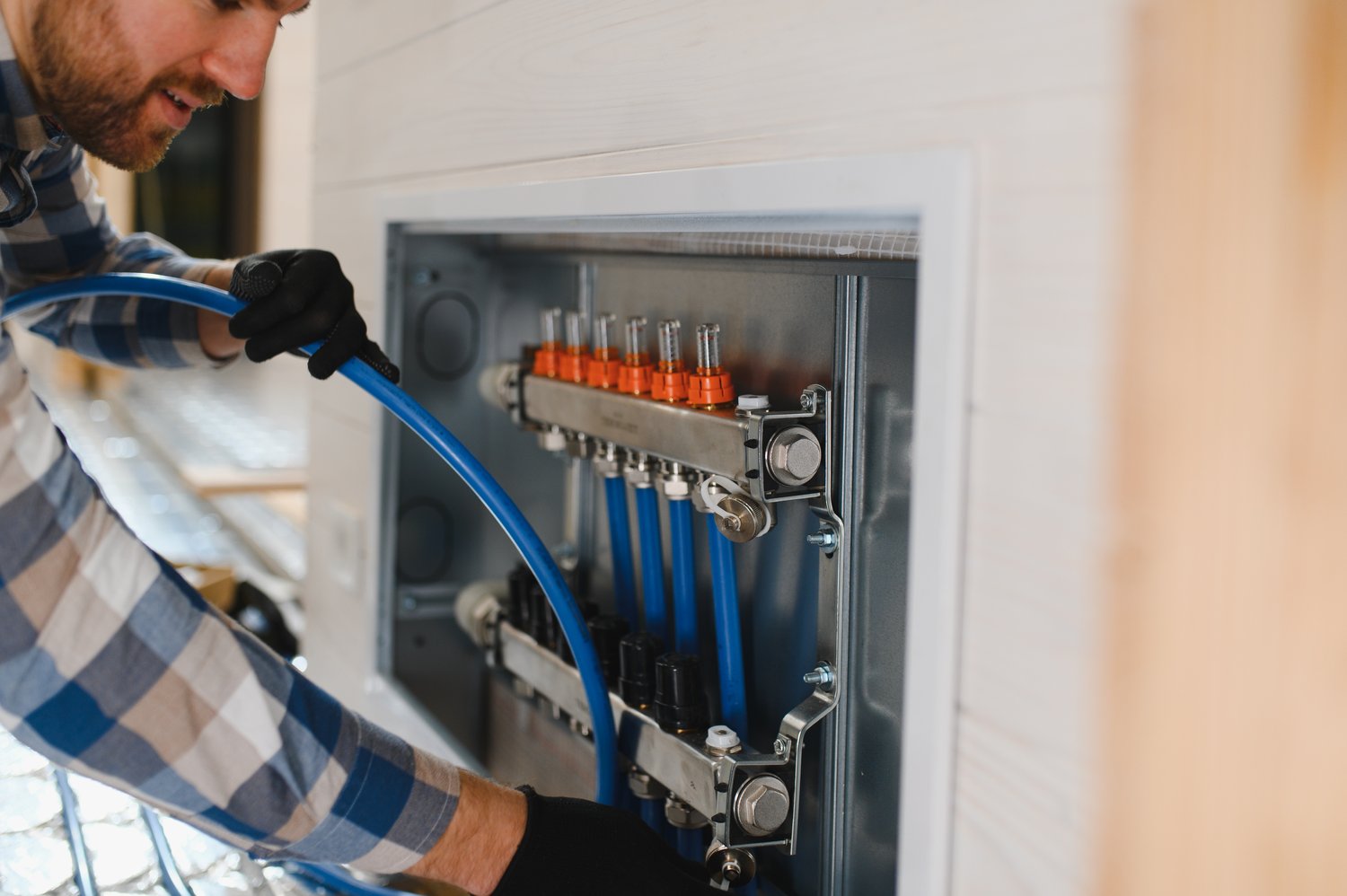 Profesjonalne rozwiązania instalacyjne w elektrotechnice i hydraulice