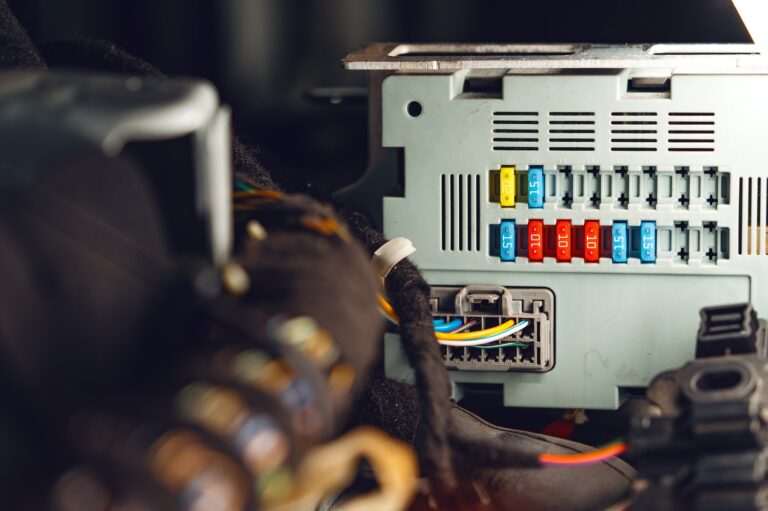 Układy soft start – Zasady doboru i aplikacji w napędach elektrycznych