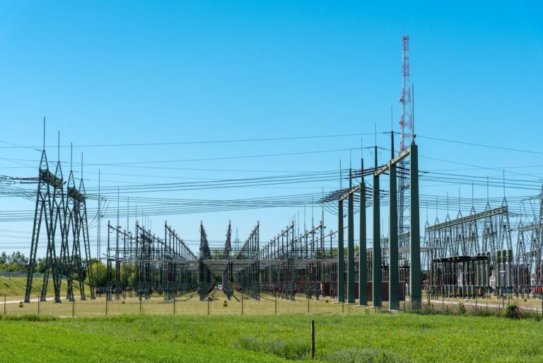 Rozdzielnice średniego napięcia – Standardy wykonania i eksploatacja