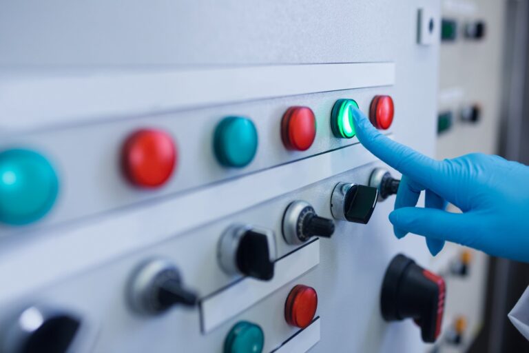 Układy SZR – Automatyczne przełączanie zasilania w obiektach krytycznych