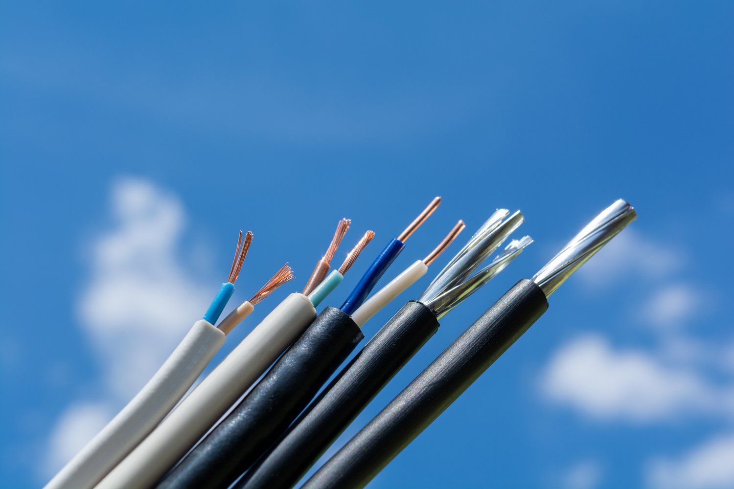 Jak wybrać odpowiednie kable i przewody do instalacji elektrycznej