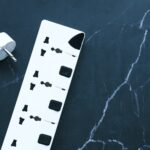 Dlaczego warto stosować listwy przeciwprzepięciowe w domu