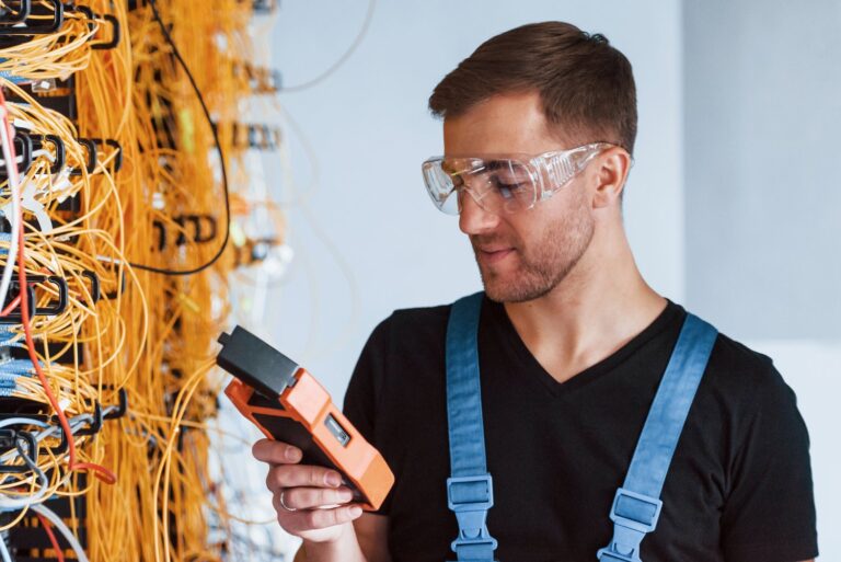 Jak prawidłowo wykonać pomiary elektryczne w domu jednorodzinnym