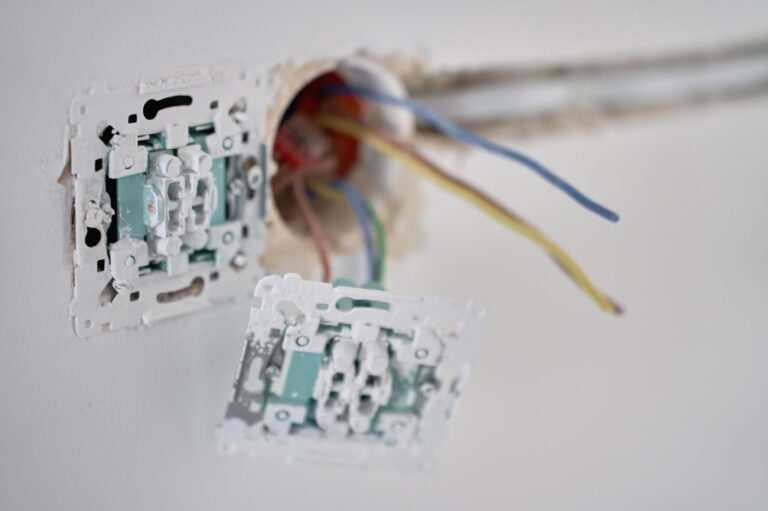 Kiedy warto wymienić starą instalację elektryczną w domu