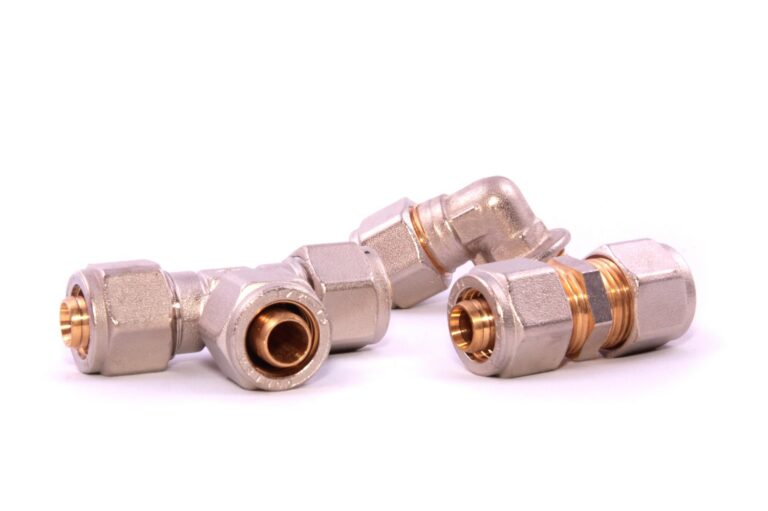 Co to jest złączka zaciskowa i jak ją prawidłowo zamontować