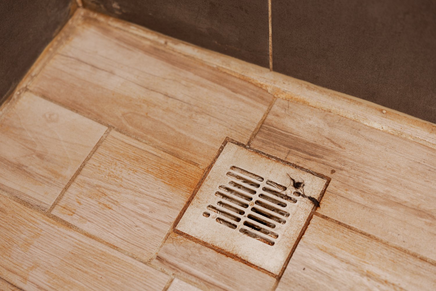 Jak prawidłowo zamontować odpływ liniowy w łazience