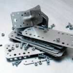 Profesjonalne systemy mocujące i konsole ścienne w instalacjach elektrycznych i hydraulicznych