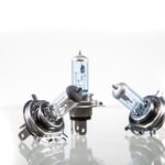 Dlaczego słabo świecą żarówki halogenowe