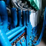 Dlaczego szumi instalacja wodna w ścianach i jak to naprawić