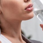 Dlaczego woda z kranu ma dziwny zapach i co robić