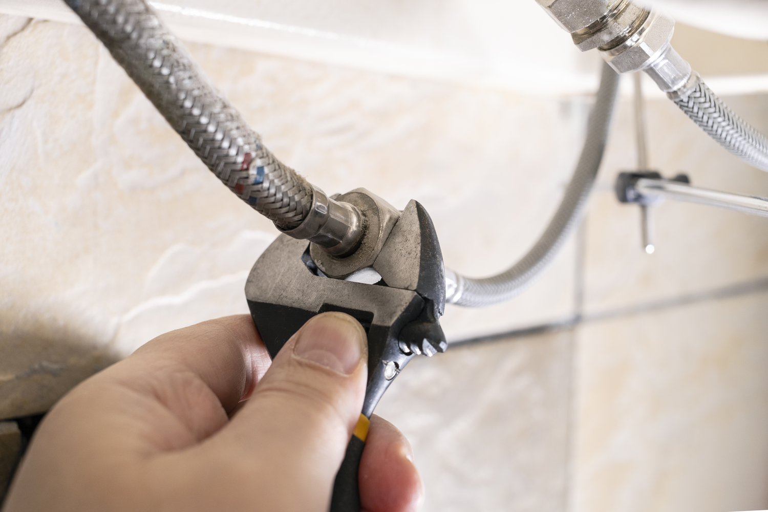 Jak naprawić kapanie z węża prysznicowego