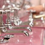 Jak prawidłowo podłączyć nową baterię umywalkową