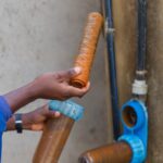 Kiedy potrzebna jest wymiana starych rur wodociągowych w mieszkaniu