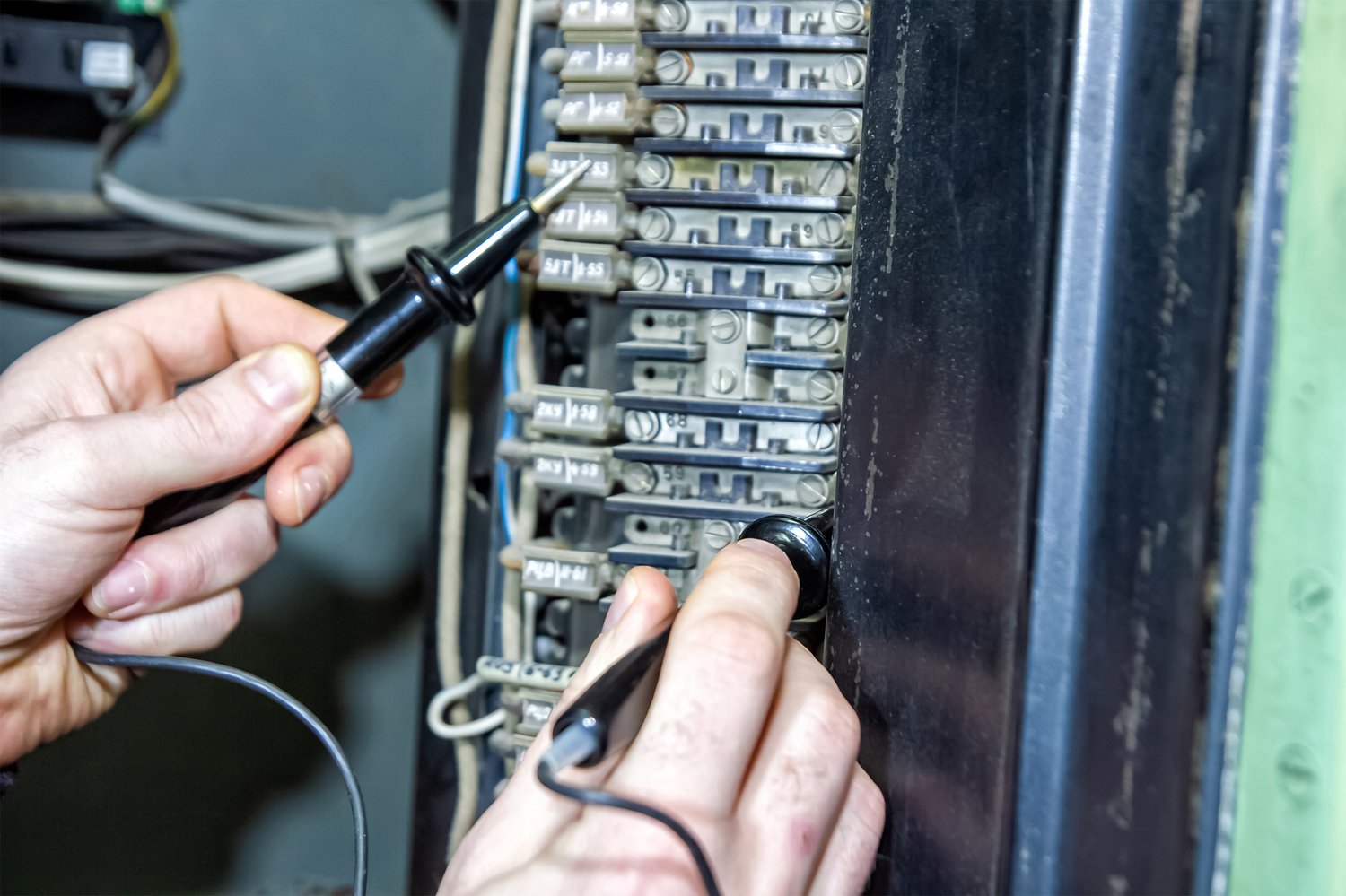 Kiedy wymieniać stary wyłącznik nadprądowy