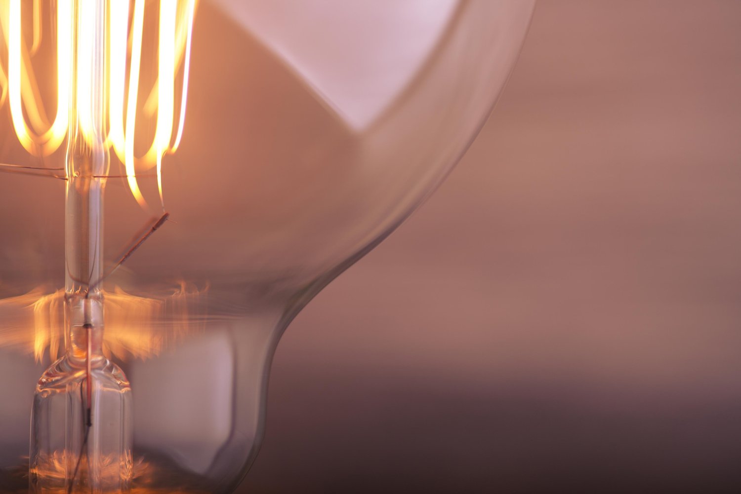 Dlaczego migają żarówki halogenowe i jak rozwiązać ten problem