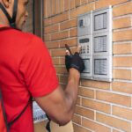 Jak podłączyć dzwonek do drzwi w domu jednorodzinnym