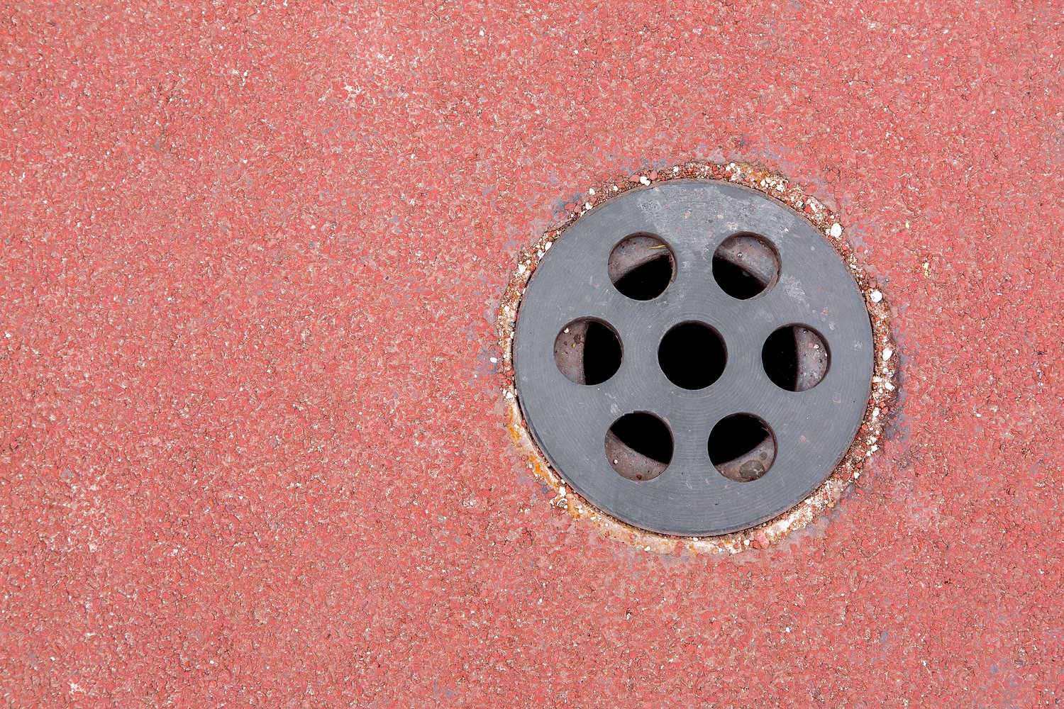 Jak wybrać odpowiedni odpływ punktowy do brodzika