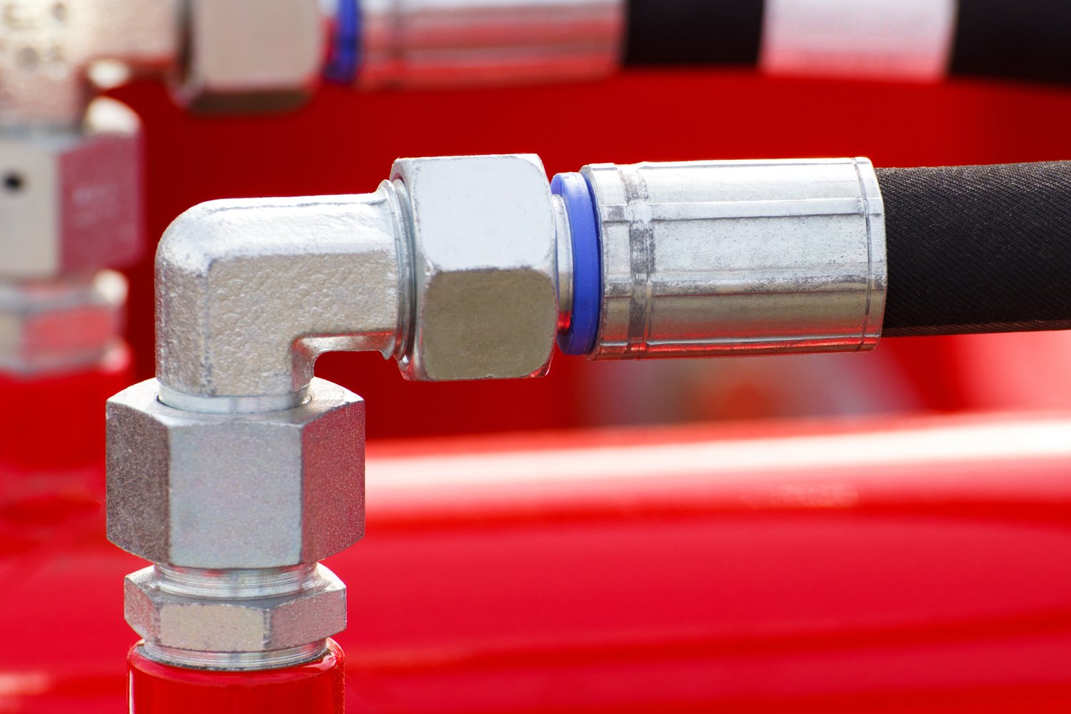 Jak wybrać odpowiednie złącza pneumatyczne dla przemysłowej instalacji