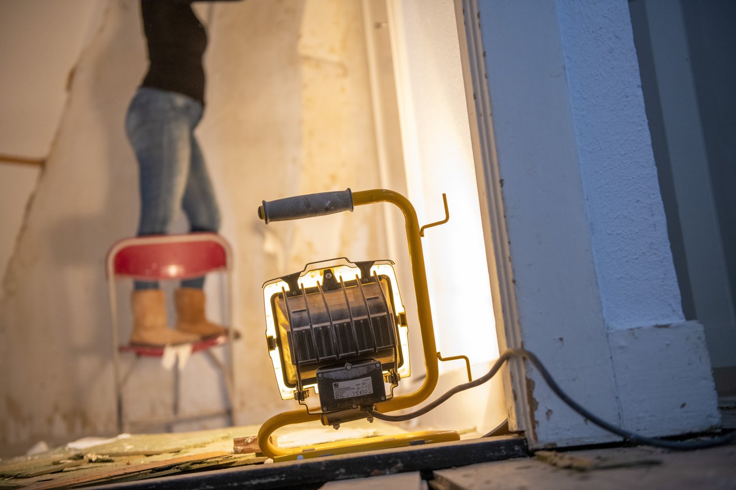 Jak wymienić stary wyłącznik na włącznik z podświetleniem