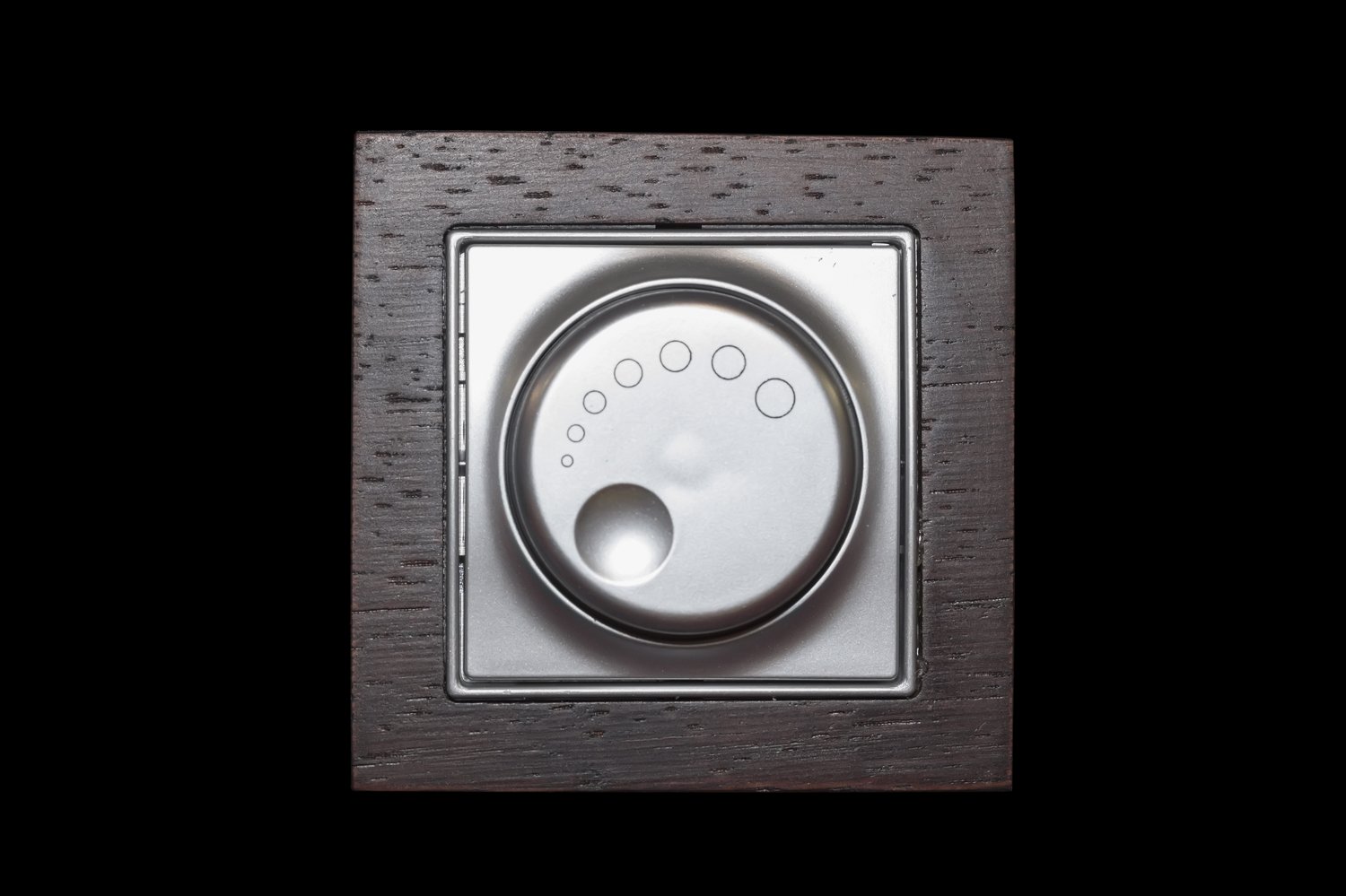 Kiedy warto zamontować ściemniacz zamiast zwykłego włącznika