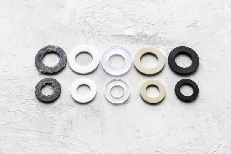 Kiedy wymieniać gumowe uszczelki w kranach łazienkowych