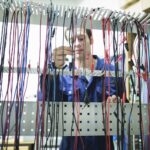 Kiedy wymieniać przewody elektryczne w starym mieszkaniu