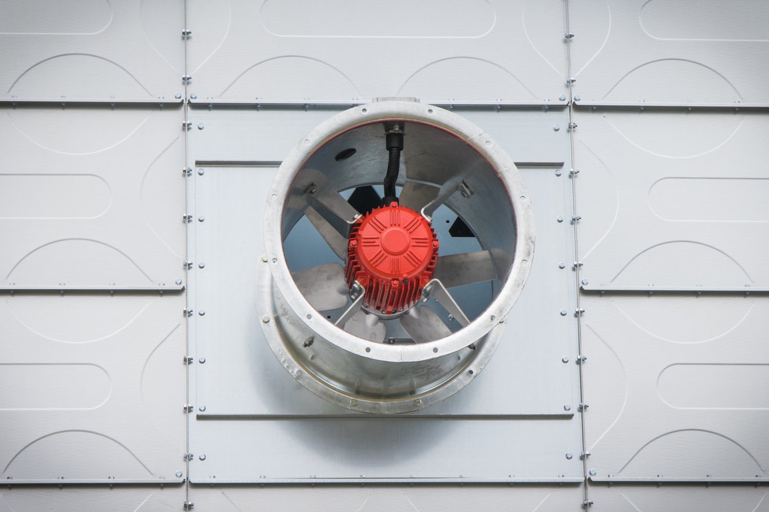 Jak prawidłowo zainstalować klapę zwrotną w systemie wentylacji