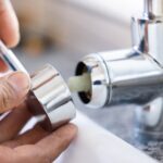 Jak samodzielnie wymienić perlator w kranie kuchennym