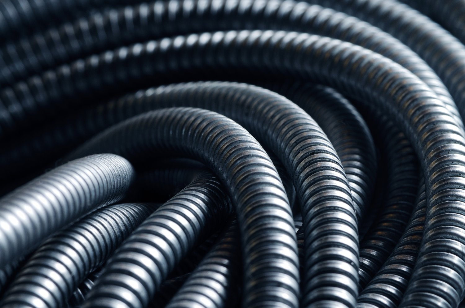 Jak wybrać odpowiednie rury do instalacji fotowoltaicznych i elektrycznych